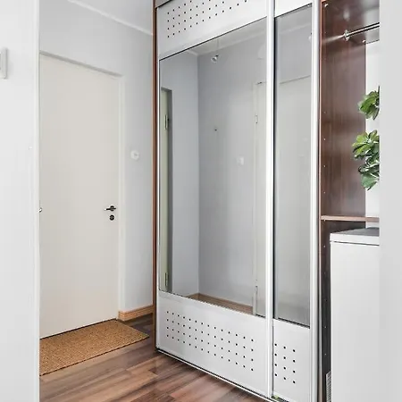 Wehost Modern And Elegant For Four *